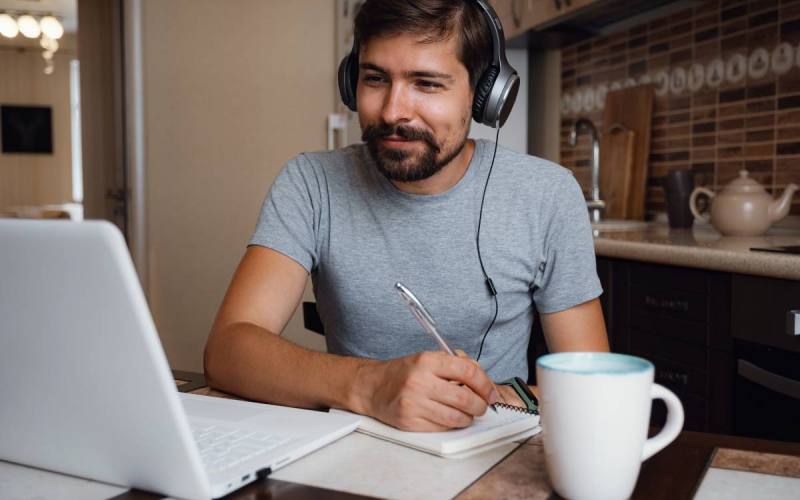 Mentoría académica en musicoterapia con Álex March